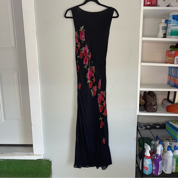 Temptation Maxi Short Sleeve Dress. - Picture 2 of 2